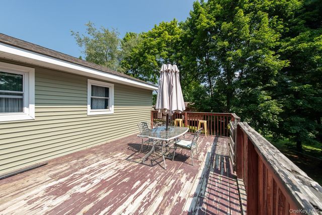 10 Lakeview Court, Poughkeepsie, NY 12603