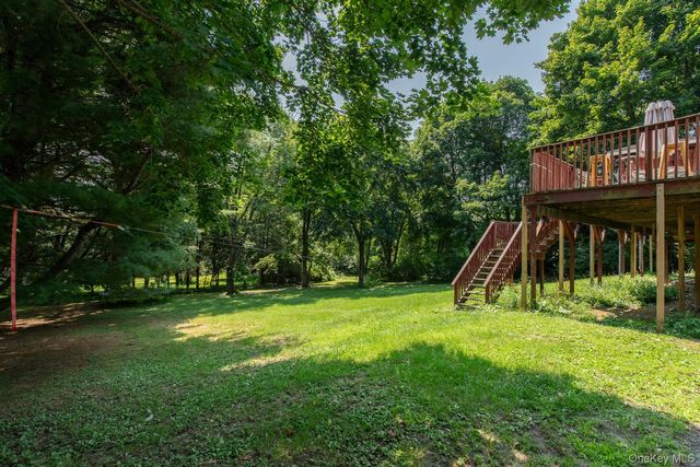 10 Lakeview Court, Poughkeepsie, NY 12603