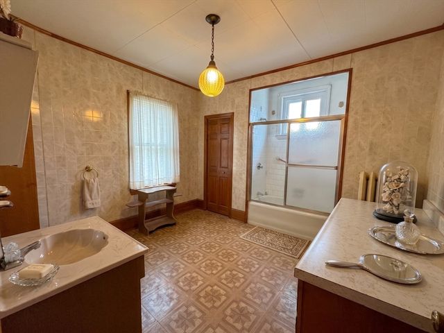 124 Clara St, New Bedford, MA 02744