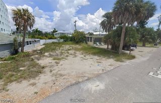 270 Fairweather LN, Fort Myers Beach, FL 33931