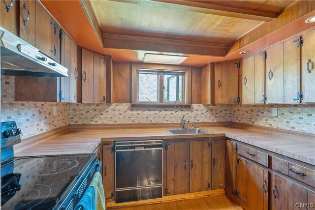 6555 Woodchuck Hill Road, Dewitt, NY 13078