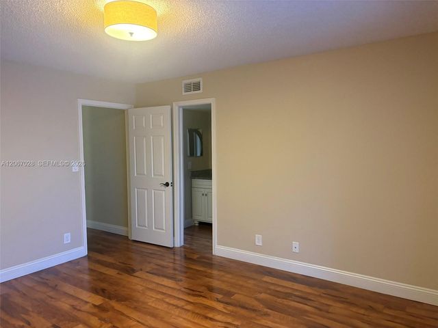 233 SE 11th Avenue 233, Pompano Beach, FL 33060