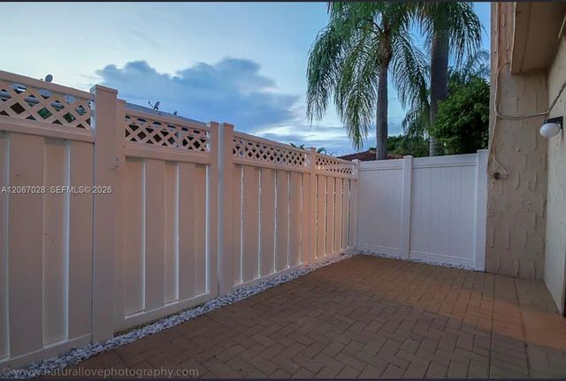 233 SE 11th Avenue 233, Pompano Beach, FL 33060