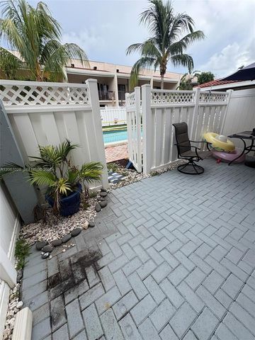233 SE 11th Avenue 233, Pompano Beach, FL 33060