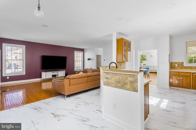 6 HULSE ST, Robbinsville, NJ 08691