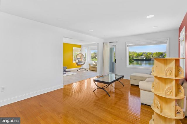 6 HULSE ST, Robbinsville, NJ 08691