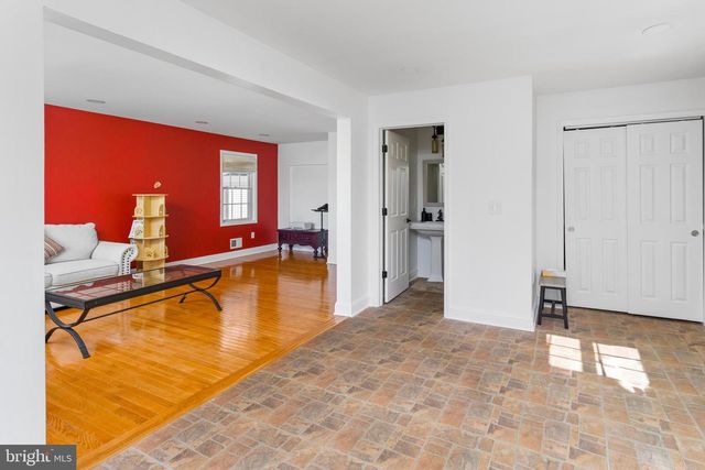 6 HULSE ST, Robbinsville, NJ 08691