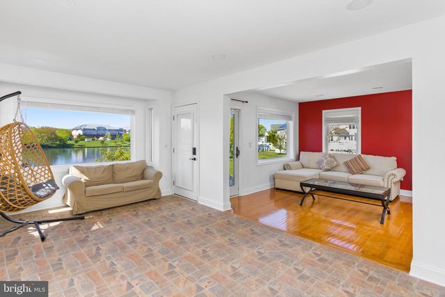 6 HULSE ST, Robbinsville, NJ 08691