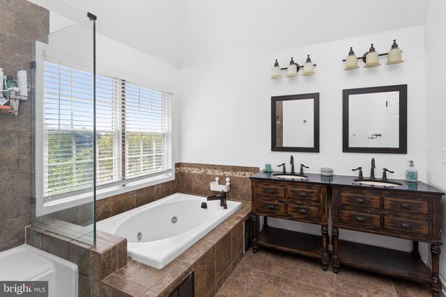 6 HULSE ST, Robbinsville, NJ 08691