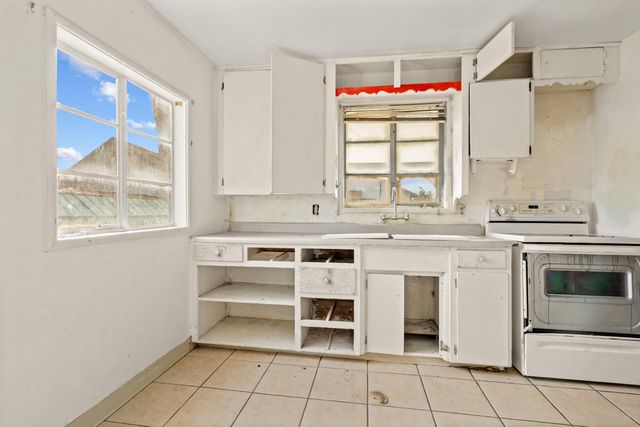 1438 Normandy Dr, Modesto, CA 95351