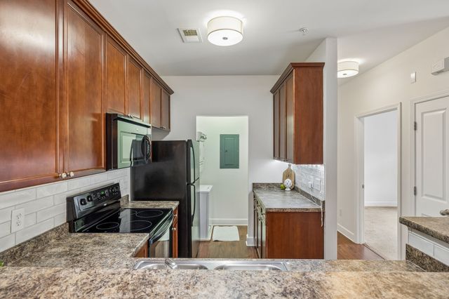 8221 Lenox Creekside Dr Unit B12, Antioch, TN 37013