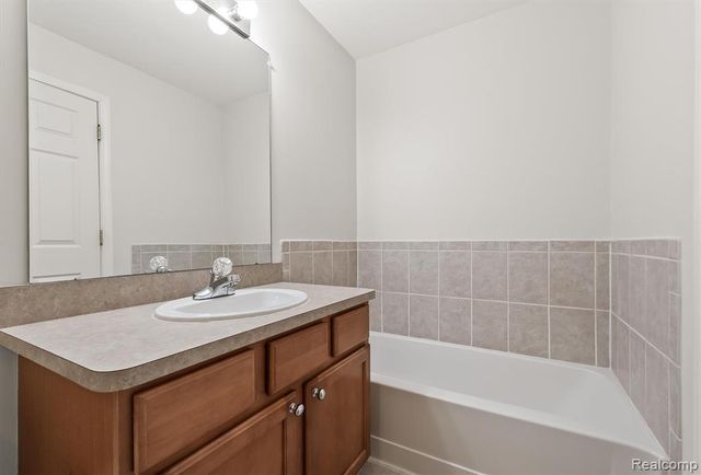 3276 Newbury Place 5, Troy, MI 48084