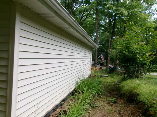 742 Bungo Lake Road, Harrison, MI 48625