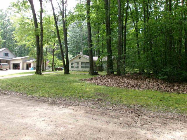 742 Bungo Lake Road, Harrison, MI 48625