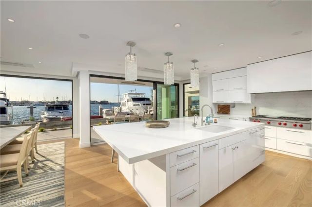 130 S Bay Front, Newport Beach, CA 92662