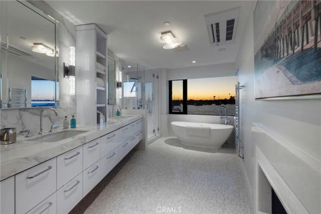 130 S Bay Front, Newport Beach, CA 92662