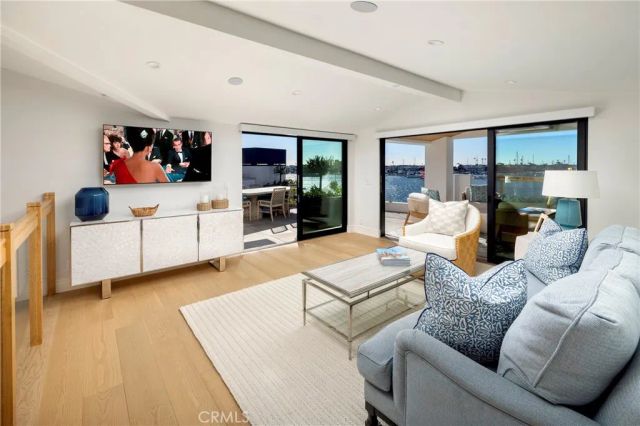 130 S Bay Front, Newport Beach, CA 92662