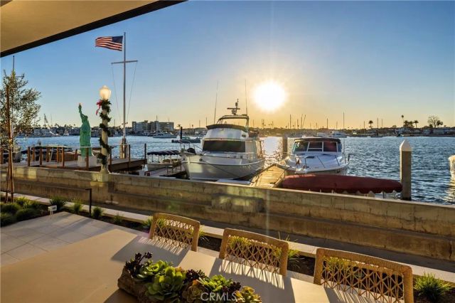 130 S Bay Front, Newport Beach, CA 92662