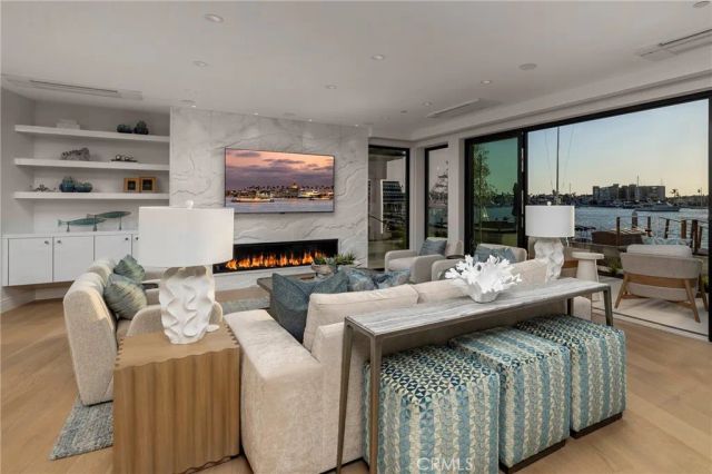 130 S Bay Front, Newport Beach, CA 92662