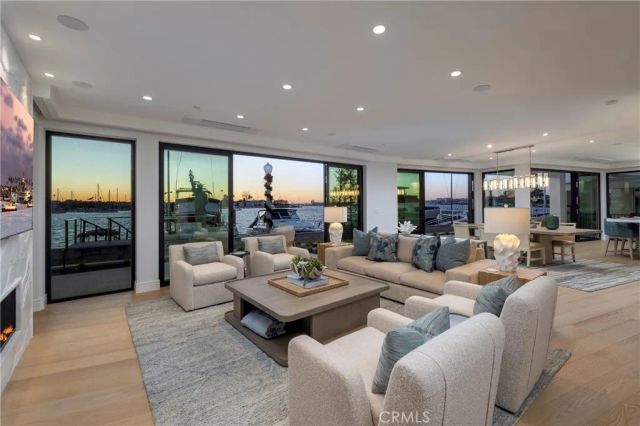 130 S Bay Front, Newport Beach, CA 92662