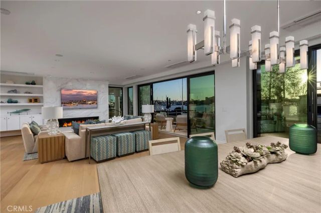 130 S Bay Front, Newport Beach, CA 92662