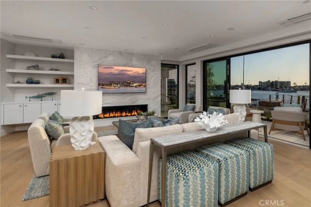 130 S Bay Front, Newport Beach, CA 92662