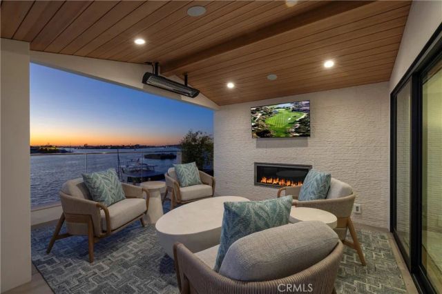130 S Bay Front, Newport Beach, CA 92662