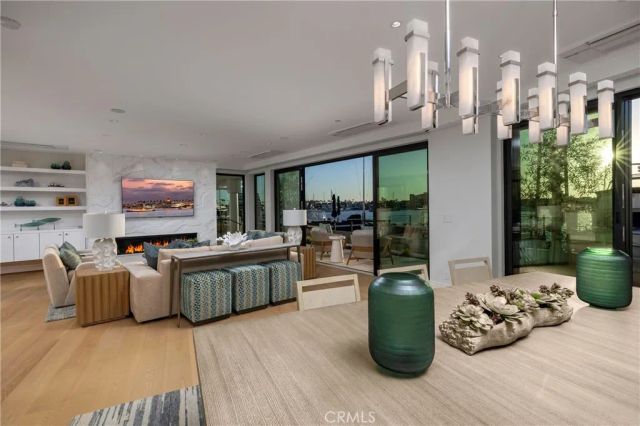 130 S Bay Front, Newport Beach, CA 92662