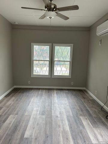 633 Cravens, San Antonio, TX 78223