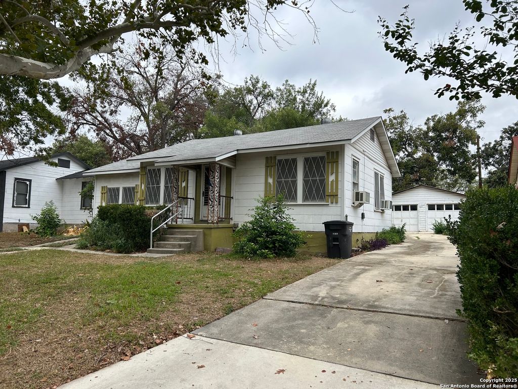633 Cravens, San Antonio, TX 78223