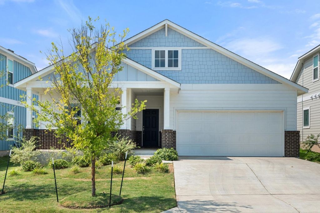 137 Roost RD, Elgin, TX 78621