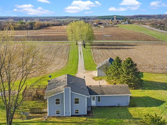 7164 Hospital ROAD, Burlington, WI 53105