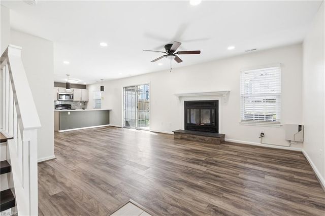 285 Ferdinand CIR, Virginia Beach, VA 23462