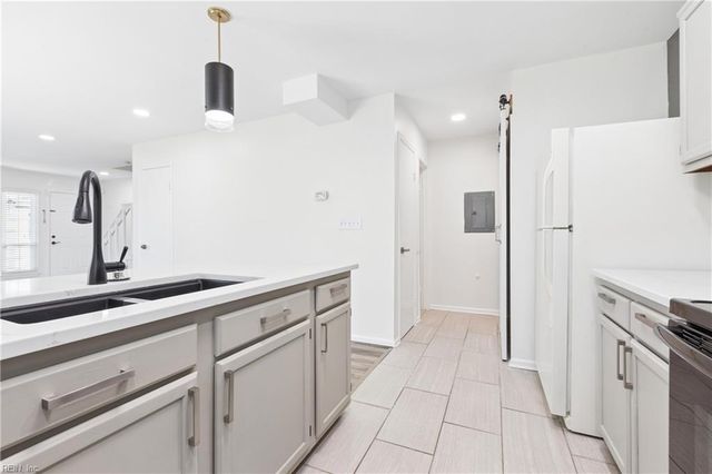 285 Ferdinand CIR, Virginia Beach, VA 23462