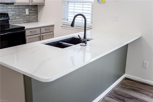 285 Ferdinand CIR, Virginia Beach, VA 23462