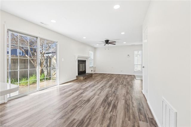 285 Ferdinand CIR, Virginia Beach, VA 23462