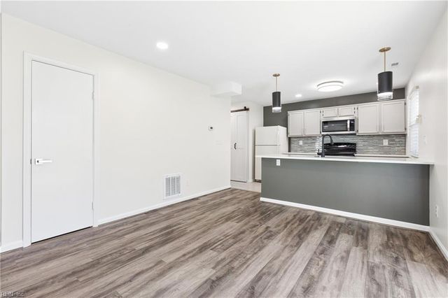 285 Ferdinand CIR, Virginia Beach, VA 23462