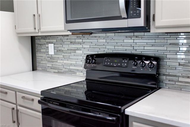 285 Ferdinand CIR, Virginia Beach, VA 23462