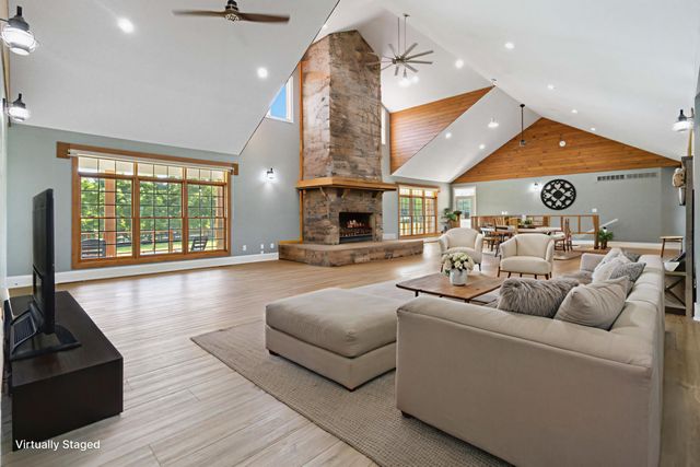 1599 Woodlake Road, Midway, KY 40347