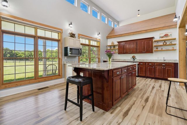 1599 Woodlake Road, Midway, KY 40347
