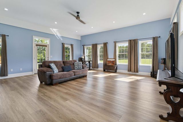 1599 Woodlake Road, Midway, KY 40347