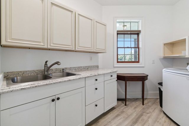 1599 Woodlake Road, Midway, KY 40347