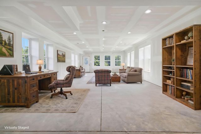 1599 Woodlake Road, Midway, KY 40347