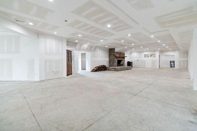 1599 Woodlake Road, Midway, KY 40347