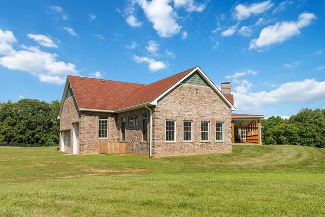 1599 Woodlake Road, Midway, KY 40347