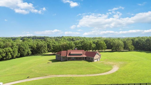 1599 Woodlake Road, Midway, KY 40347