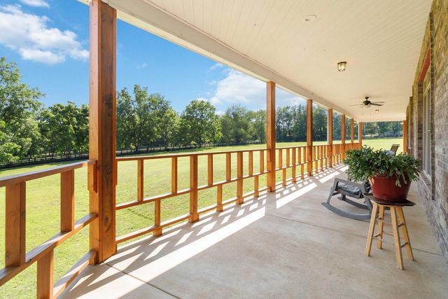 1599 Woodlake Road, Midway, KY 40347