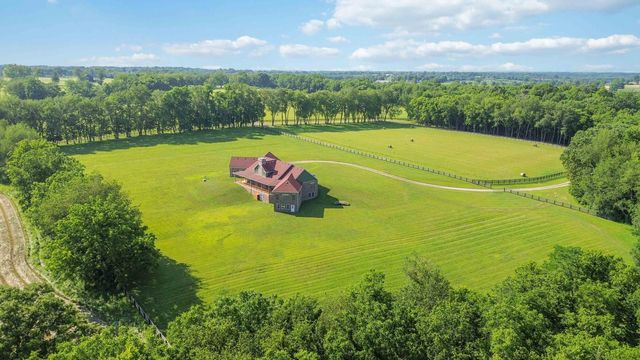 1599 Woodlake Road, Midway, KY 40347