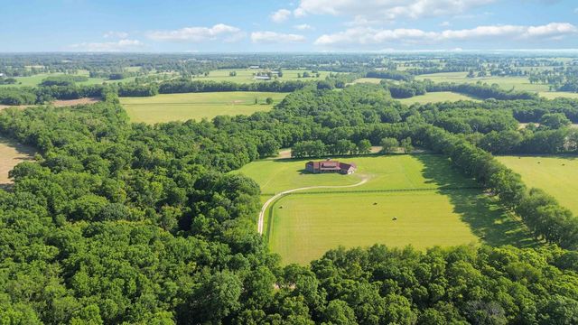 1599 Woodlake Road, Midway, KY 40347