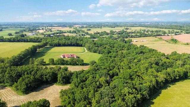 1599 Woodlake Road, Midway, KY 40347